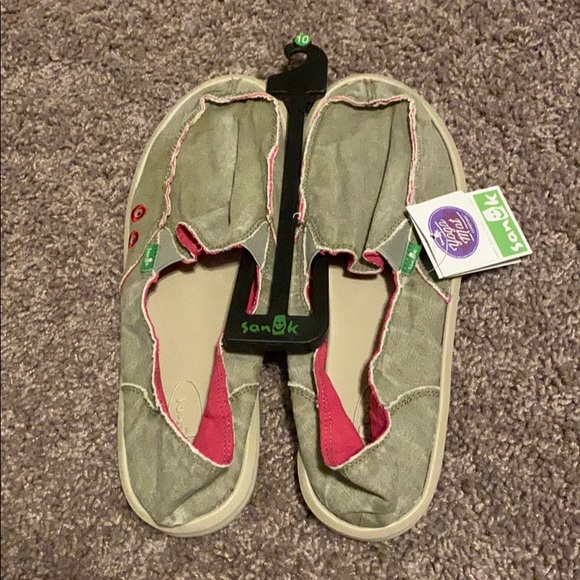 Sanuk Shoes - Sanuk - NWT - Donna Distressed Yoga Mat Slip ons